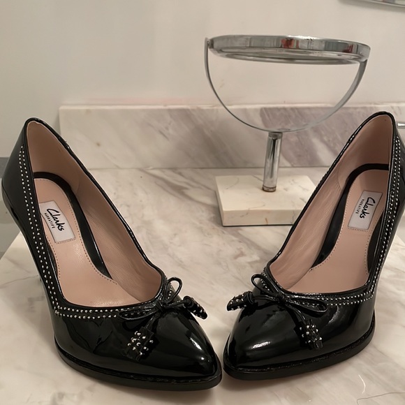 Clarks Narrative Black patent  Stack Heels with black & White bobbles size 51/2 - Picture 9 of 9